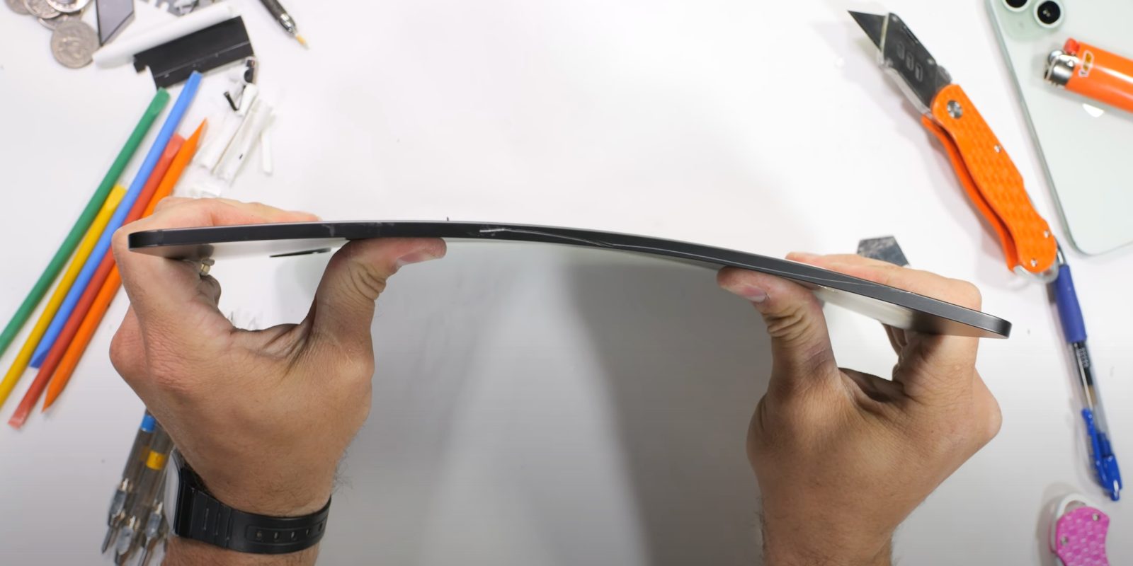 New iPad Pro performs well in extreme bend test, beats previousgen