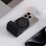 Belkin Stage PowerGrip makes iPhone into a better camera